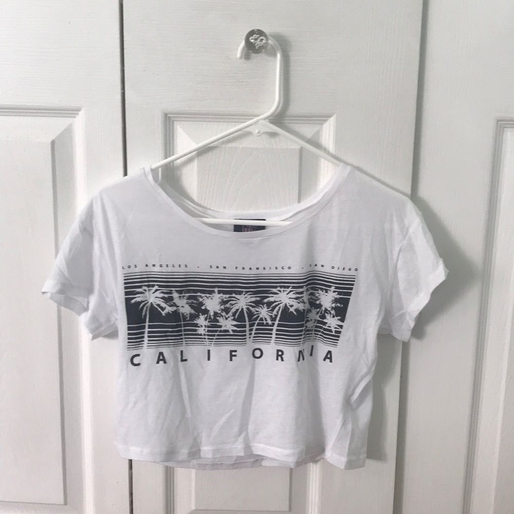 Super cute crop top!
